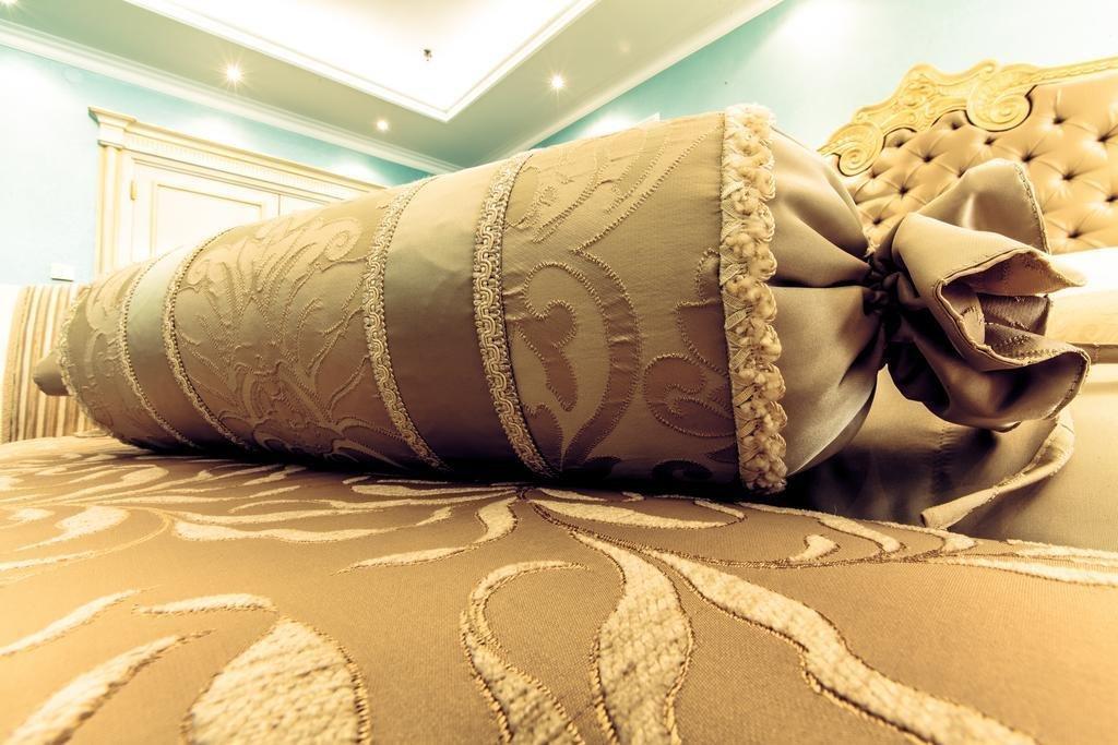 Caspian Riviera Grand Palace Hotel Aktau  Exteriör bild A rolled carpet