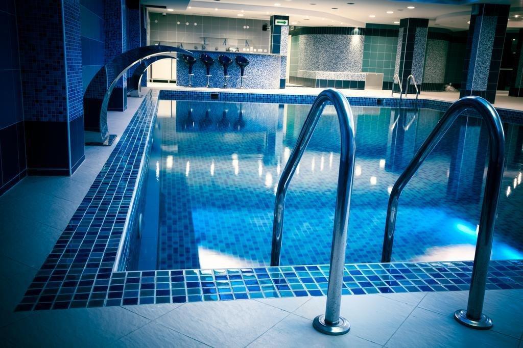Caspian Riviera Grand Palace Hotel Aktau  Exteriör bild The swimming pool at the hotel