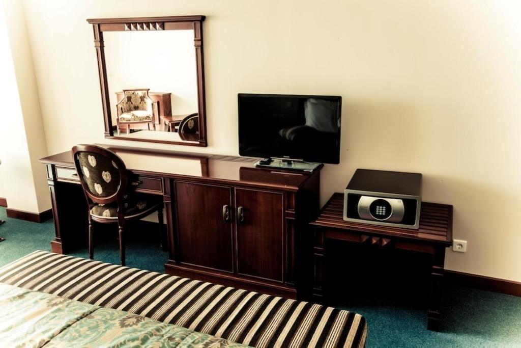 Caspian Riviera Grand Palace Hotel Aktau  Exteriör bild A typical hotel room