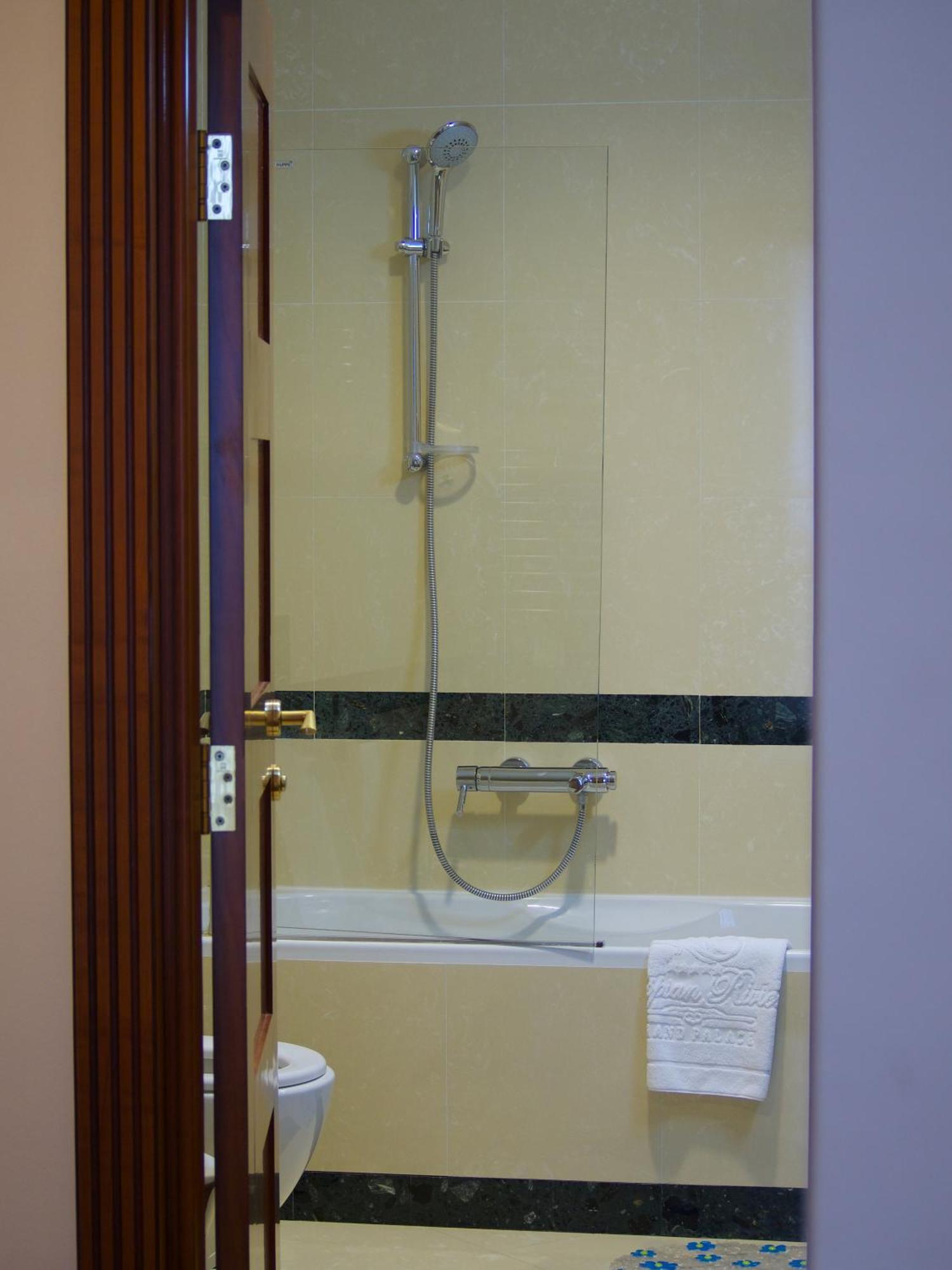 Caspian Riviera Grand Palace Hotel Aktau  Exteriör bild A shower with a thermostatic valve