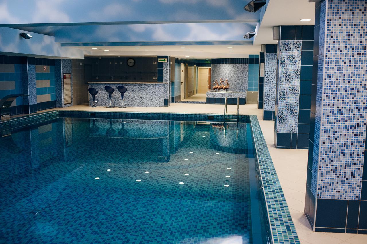Caspian Riviera Grand Palace Hotel Aktau  Exteriör bild The swimming pool at the hotel