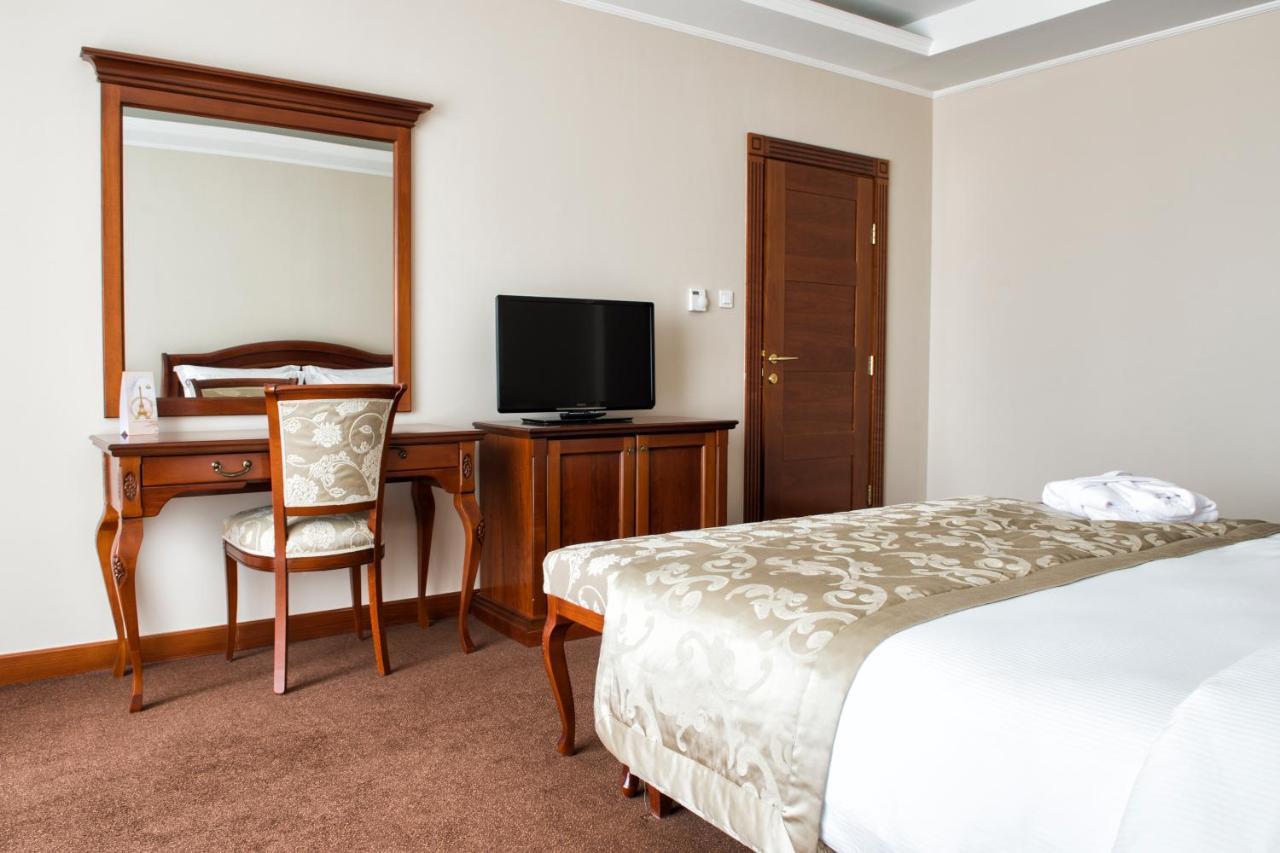 Caspian Riviera Grand Palace Hotel Aktau  Exteriör bild A room at the hotel