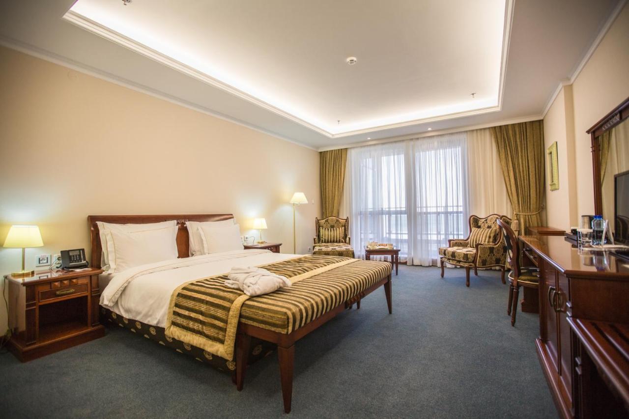 Caspian Riviera Grand Palace Hotel Aktau  Exteriör bild A room at the hotel