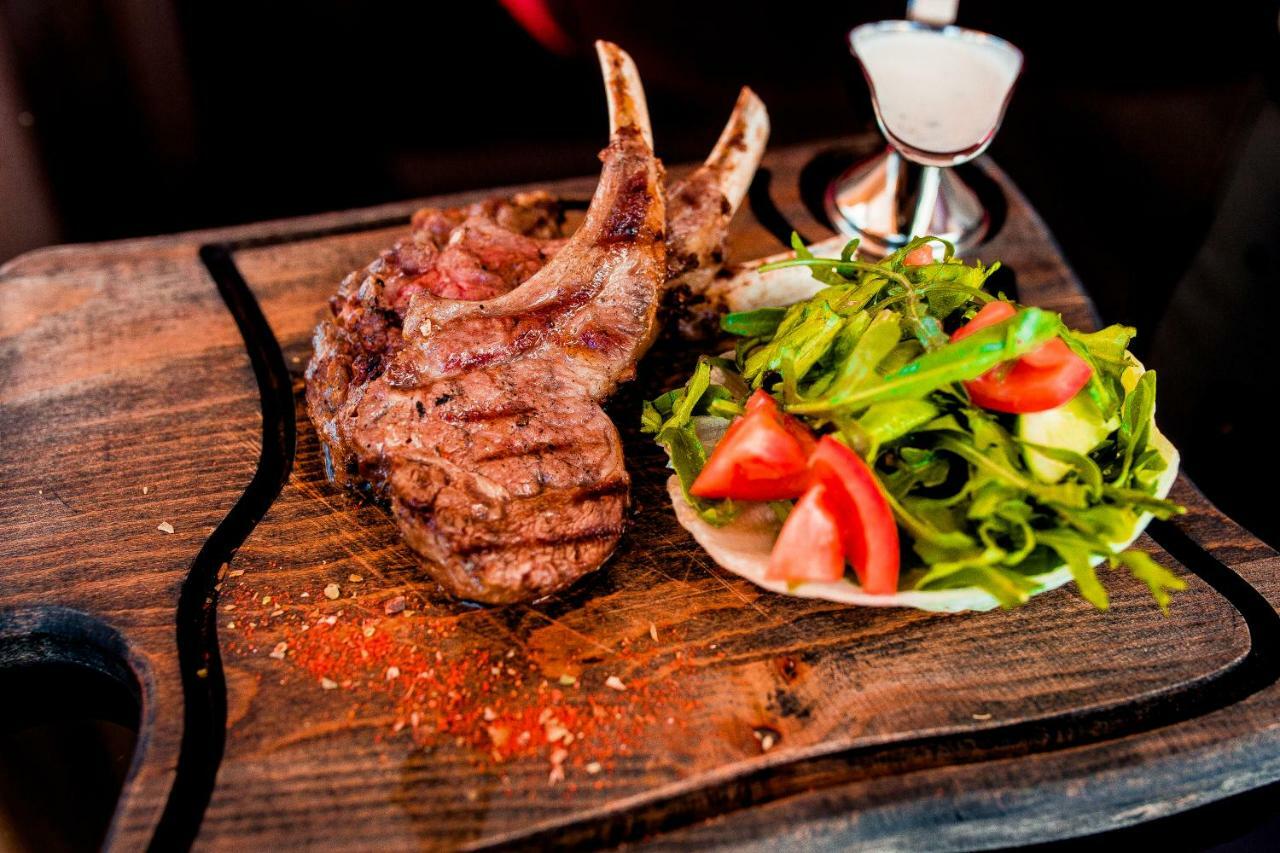Caspian Riviera Grand Palace Hotel Aktau  Exteriör bild A grilled lamb chop with a fresh salad