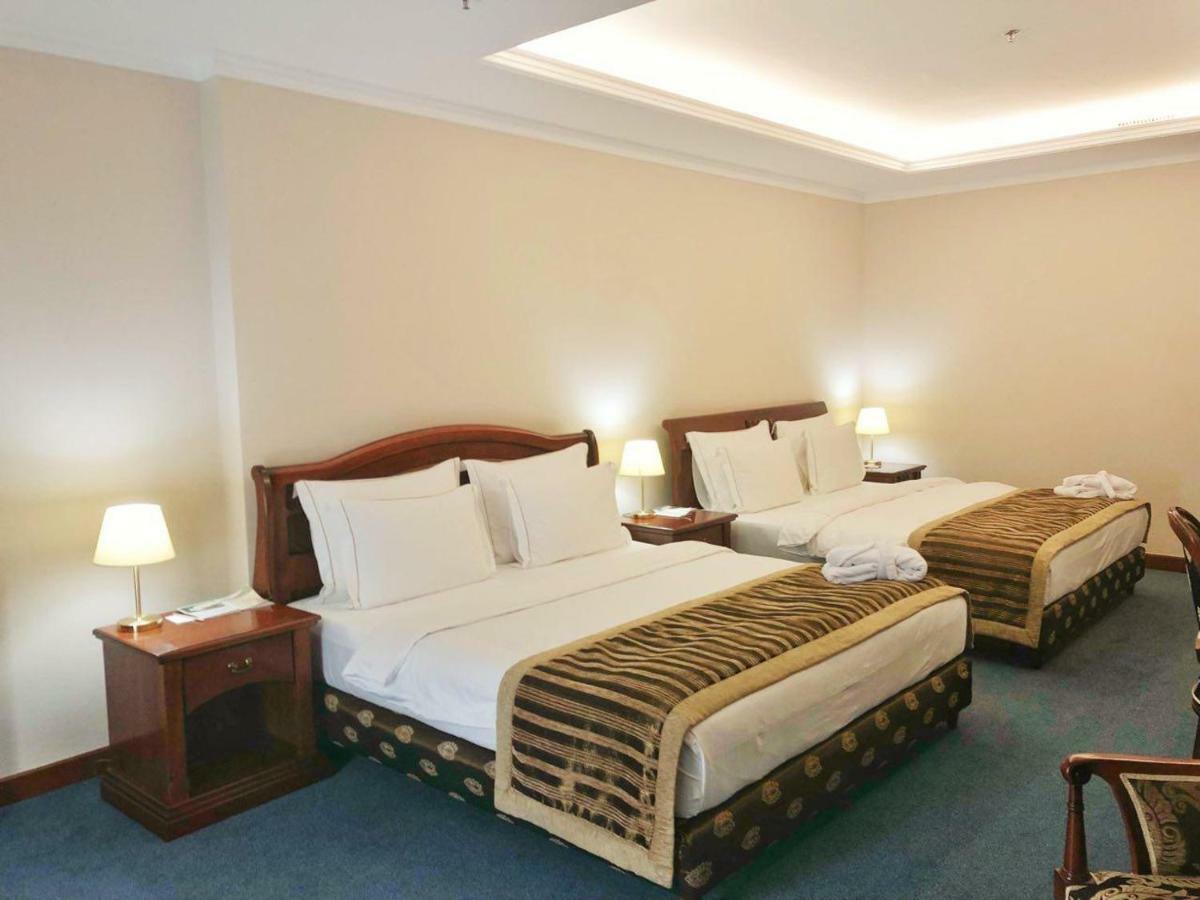 Caspian Riviera Grand Palace Hotel Aktau  Exteriör bild A room at the hotel